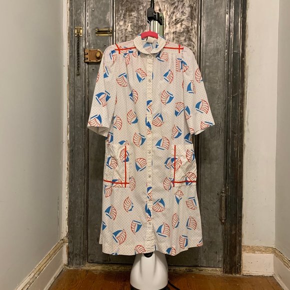 Model Coat Dresses & Skirts - Adorable 70s 80s vintage Model Coat housedress snap down kitsch white with red a